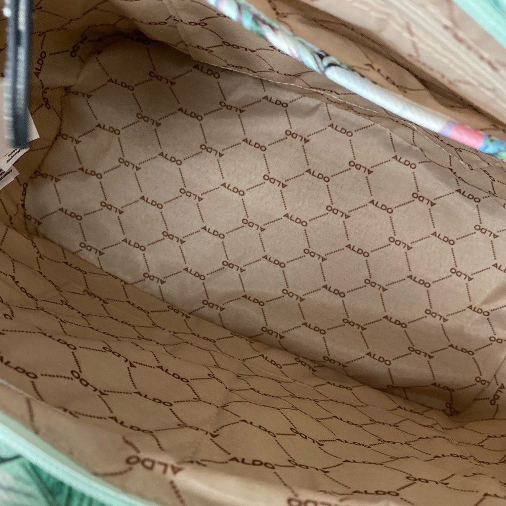 Handbag - Picture 3 of 6